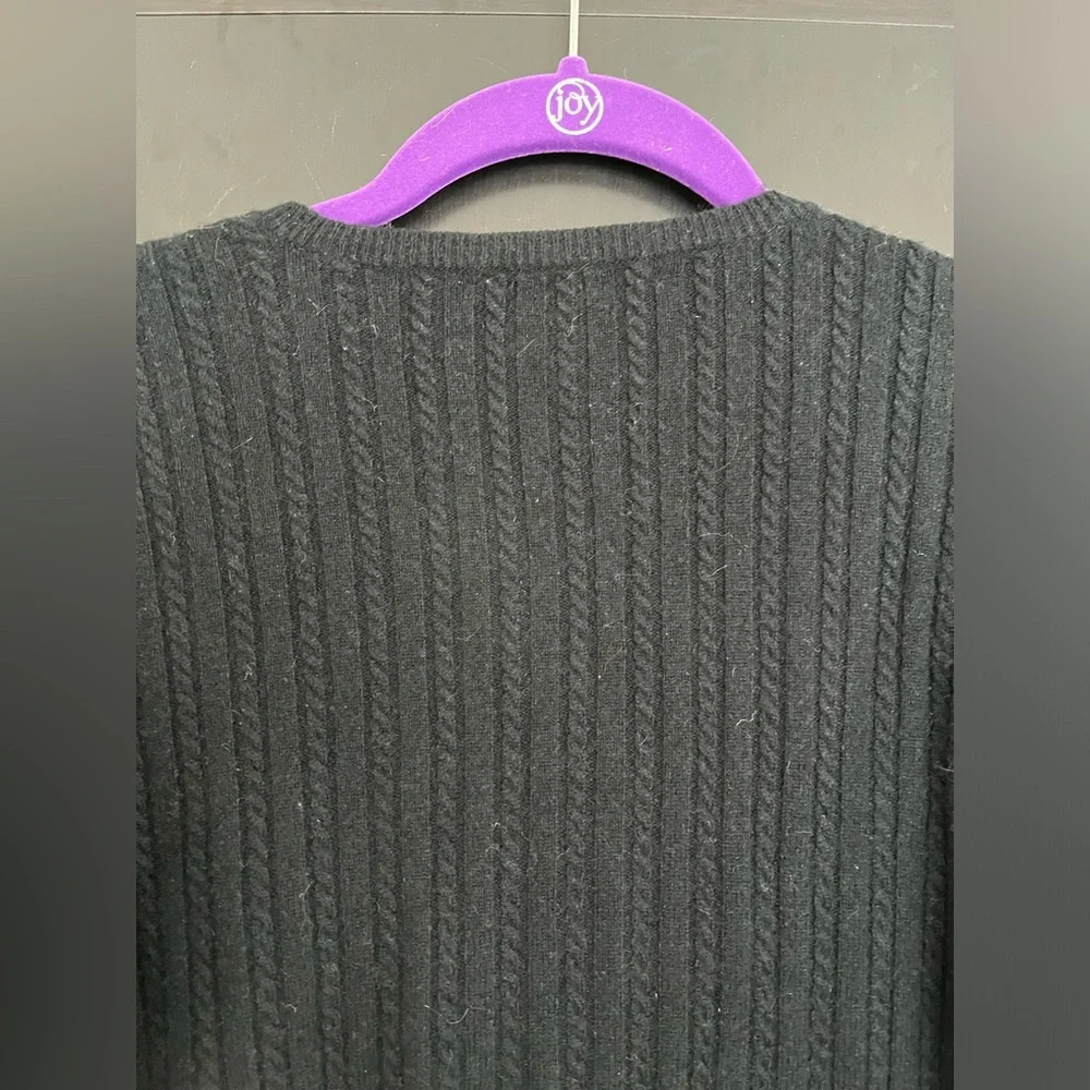 V-neck Cable Knit Sweater - Picture 5 of 9